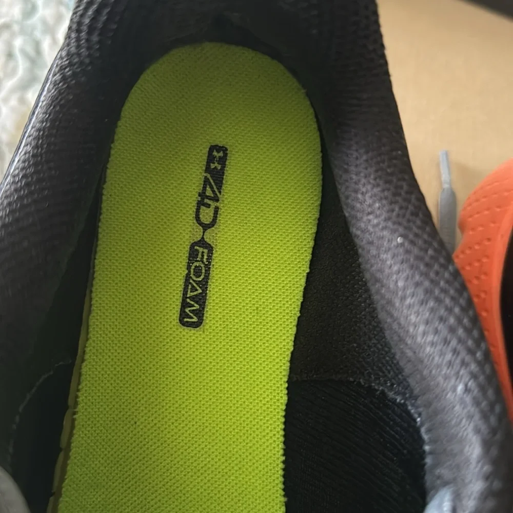 Under armor shoes - Picture 3 of 5
